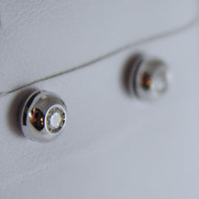 Charger l'image dans la galerie, 18k white gold round earrings with diamond diamonds 0.13 carats, made in Italy.