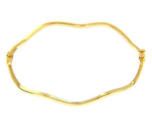 Cargar imagen en el visor de la galería, 18K YELLOW GOLD BRACELET ONDULATE BANGLE 2mm SQUARE TUBE, SMOOTH, SAFETY CLOSURE.