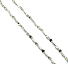 Charger l'image dans la galerie, 18k white gold necklace drop faceted london topaz, oval alternate bright chain.
