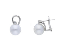 Cargar imagen en el visor de la galería, 18k white gold clips earrings 7.5/8mm freshwater pearls and cubic zirconia.