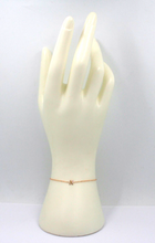 Cargar imagen en el visor de la galería, 18k rose gold rolo thin bracelet with central small 5mm letter initial N.