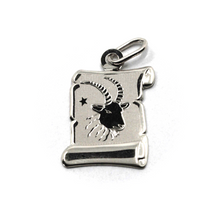 Charger l'image dans la galerie, 18k white gold parchment medal pendant length 18mm zodiacal sign capricorn.