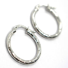 Cargar imagen en el visor de la galería, 18k white gold circle hoops twisted hammered earrings 20 mm, 1.5 mm thick, Italy.