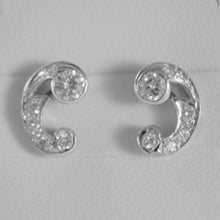Cargar imagen en el visor de la galería, 18k white gold curve earrings with diamond diamonds 0.70 carats made in Italy.