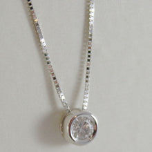 Charger l'image dans la galerie, 18k white gold necklace with diamond 0.08 carats, venetian chain made in Italy.