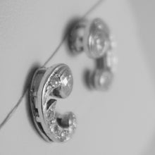 Cargar imagen en el visor de la galería, 18k white gold curve earrings with diamond diamonds 0.70 carats made in Italy.