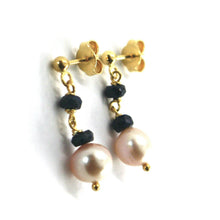 Charger l'image dans la galerie, 18k yellow gold pendant earrings faceted blue sapphire, purple pearls, 2.5cm, 1".