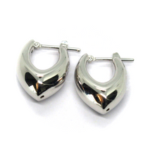 Charger l'image dans la galerie, 18K WHITE GOLD ROUNDED 7x19mm SMOOTH DROP CIRCLE HOOPS EARRINGS, MADE IN ITALY.