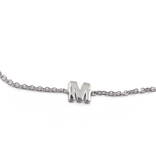 Charger l'image dans la galerie, 18k white gold rolo thin bracelet with central small 5mm letter initial M.