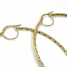 Cargar imagen en el visor de la galería, 18K YELLOW GOLD BIG CIRCLE HOOPS DIAMETER 65mm EARRINGS TUBE 2mm BRAIDED STRIPED.