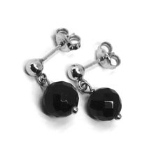 Cargar imagen en el visor de la galería, 18k white gold pendant earrings, black onyx faceted sphere 8 mm, length 17mm.