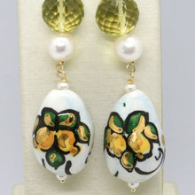 Cargar imagen en el visor de la galería, 18k yellow gold earrings lemon quartz pearl & ceramic drop hand painted in italy.