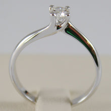 Cargar imagen en el visor de la galería, 18k white gold solitaire wedding band twisted ring diamond 0.26 made in Italy.