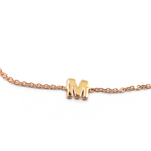 Cargar imagen en el visor de la galería, 18k rose gold rolo thin bracelet with central small 5mm letter initial M.