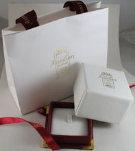 Cargar imagen en el visor de la galería, 18k white gold solitaire wedding band twisted ring diamond 0.26 made in Italy.