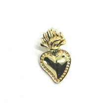 Load image into Gallery viewer, 18K YELLOW GOLD SMALL 17mm SACRED HEART OF JESUS PENDANT, MADE IN ITALY.
