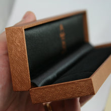 Cargar imagen en el visor de la galería, 18k yellow gold bracelet 10x5mm box squared enamel nautical flags links.