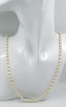 Cargar imagen en el visor de la galería, Collar de oro amarillo de 18 quilates de 24 pulgadas con perlas blancas barrocas de agua dulce de 6 x 7 mm en forma de gota ovalada.
