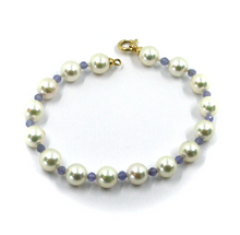 Cargar imagen en el visor de la galería, Pulsera de oro amarillo de 18 quilates de 19,7 cm con perlas blancas Akoya de 8/8,5 mm y tanzanita facetada de 3,5 mm.
