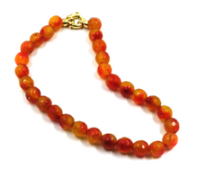 Cargar imagen en el visor de la galería, Pulsera de oro amarillo de 18 quilates de 7,9&quot; con jade maculado naranja y esferas facetadas de 6 mm.
