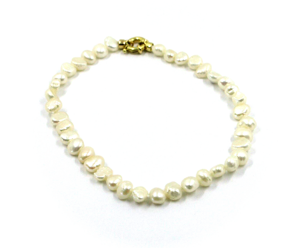 Pulsera de oro amarillo de 18 quilates de 19 cm con pequeñas perlas barrocas ovaladas blancas de agua dulce de 5/7 mm.