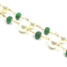 Load image into Gallery viewer, 18K YELLOW GOLD 24&quot; NECKLACE, ALTERNATE 4mm GREEN EMERALD &amp; WHITE FW 6.5mm PEALS
