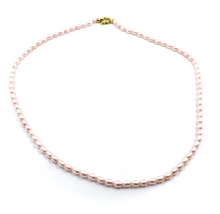 Cargar imagen en el visor de la galería, Collar de oro amarillo de 18 quilates de 40,6 cm con perlas de agua dulce ovaladas de color rosa, de grano de arroz, de 3,5 x 5 mm.
