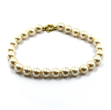 Cargar imagen en el visor de la galería, Pulsera de oro amarillo de 18 quilates de 7,9&quot; con perlas redondas sintéticas color champán de 7 mm.
