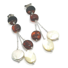 Load image into Gallery viewer, 18K WHITE GOLD PENDANT EARRINGS, 3 WIRES, PEARL DISC, OVAL MOTHER OF PEARL AMBER
