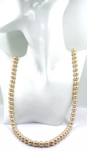 Cargar imagen en el visor de la galería, Collar de oro amarillo de 18 quilates de 80 cm de largo con perlas sintéticas color champán de 9,5 mm.
