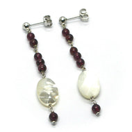 PENDIENTES LARGOS DE ORO BLANCO DE 18 QUILATES, OVALADOS, MADREPERLA, GRANATE, 5,7 cm (2,25