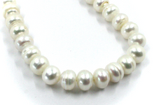 Cargar imagen en el visor de la galería, Pulsera de oro amarillo de 18 quilates de 19 cm y perlas blancas de agua dulce barrocas de 8,5/9 mm.
