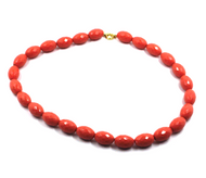 Collar de oro amarillo de 18 quilates de 40 cm con cuentas ovaladas de coral reconstruido rojo/salmón de 15 mm.