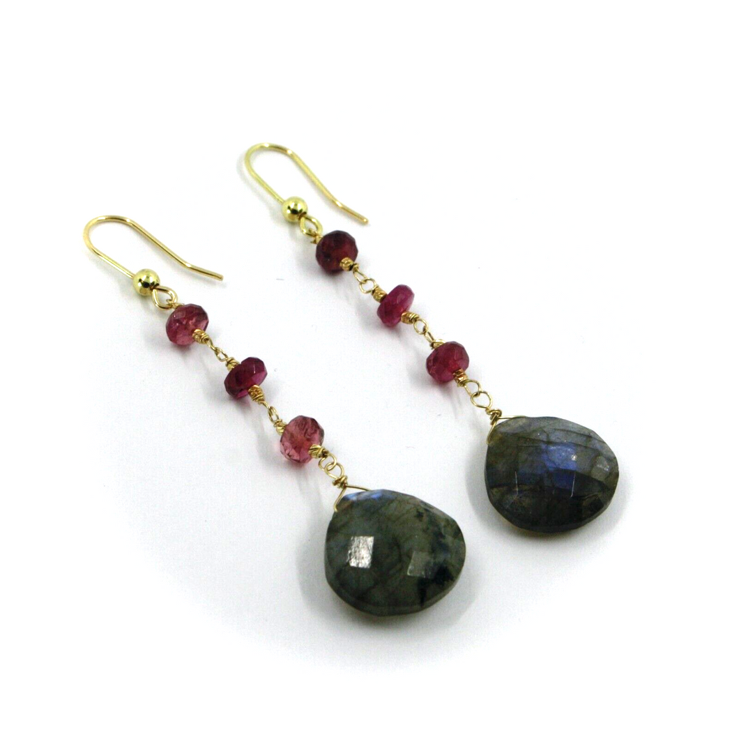 Pendientes de oro amarillo de 18k de 5,8cm de largo, rubíes rojos y gotas de labradorita de 15mm 