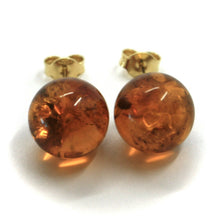 Charger l&#39;image dans la galerie, 18k yellow gold lobe earrings orange big amber 12.5mm spheres butterfly closure.
