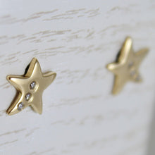 Load image into Gallery viewer, 18k yellow gold earrings mini stars star, zirconia for kids child.
