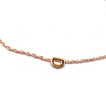 Load image into Gallery viewer, 18k rose gold rolo thin bracelet with central small 5mm letter initial D.
