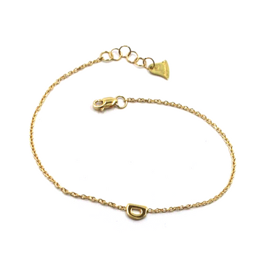 18k yellow gold rolo thin bracelet with central small 5mm letter initial D.