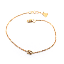 Load image into Gallery viewer, 18k rose gold rolo thin bracelet with central small 5mm letter initial B.
