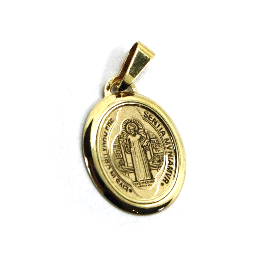 18k yellow gold oval flat medal 15x17mm Saint Benedict, engraved front and back.