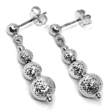 Load image into Gallery viewer, 18k white gold pendant earrings worked spheres 5-6-8 mm diamond cut, faceted.
