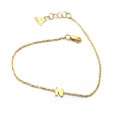 18k yellow gold rolo thin bracelet with central small 5mm letter initial N.