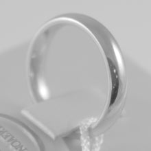 Load image into Gallery viewer, 18k white gold wedding band Unoaerre comfort ring marriage 4 mm, made in Italy.
