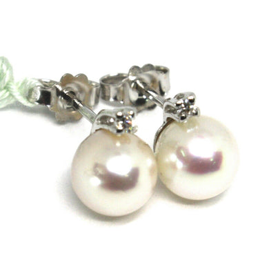 18k white gold earrings with white round akoya pearls 7.5 mm and diamonds.