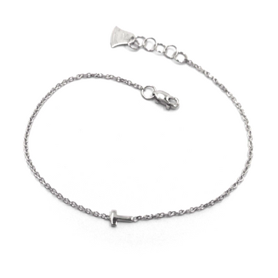 18k white gold rolo thin bracelet with central small 5mm letter initial T.