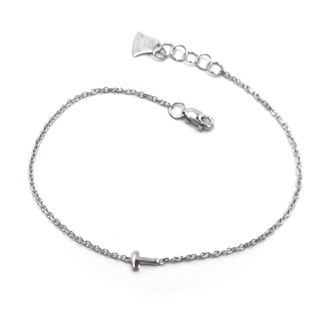 18k white gold rolo thin bracelet with central small 5mm letter initial T.