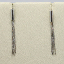 Load image into Gallery viewer, 18k white gold pendant earrings with fringes, length 22 mm, made in Italy.
