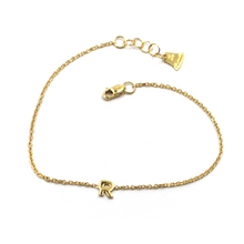 Load image into Gallery viewer, 18k yellow gold rolo thin bracelet with central small 5mm letter initial R.
