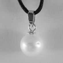 Load image into Gallery viewer, 18k white gold pendant charm with round Akoya white pearl 8 mm, made in Italy
