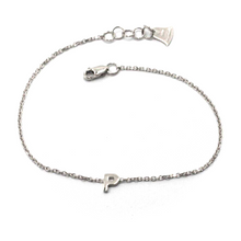 Load image into Gallery viewer, 18k white gold rolo thin bracelet with central small 5mm letter initial P.
